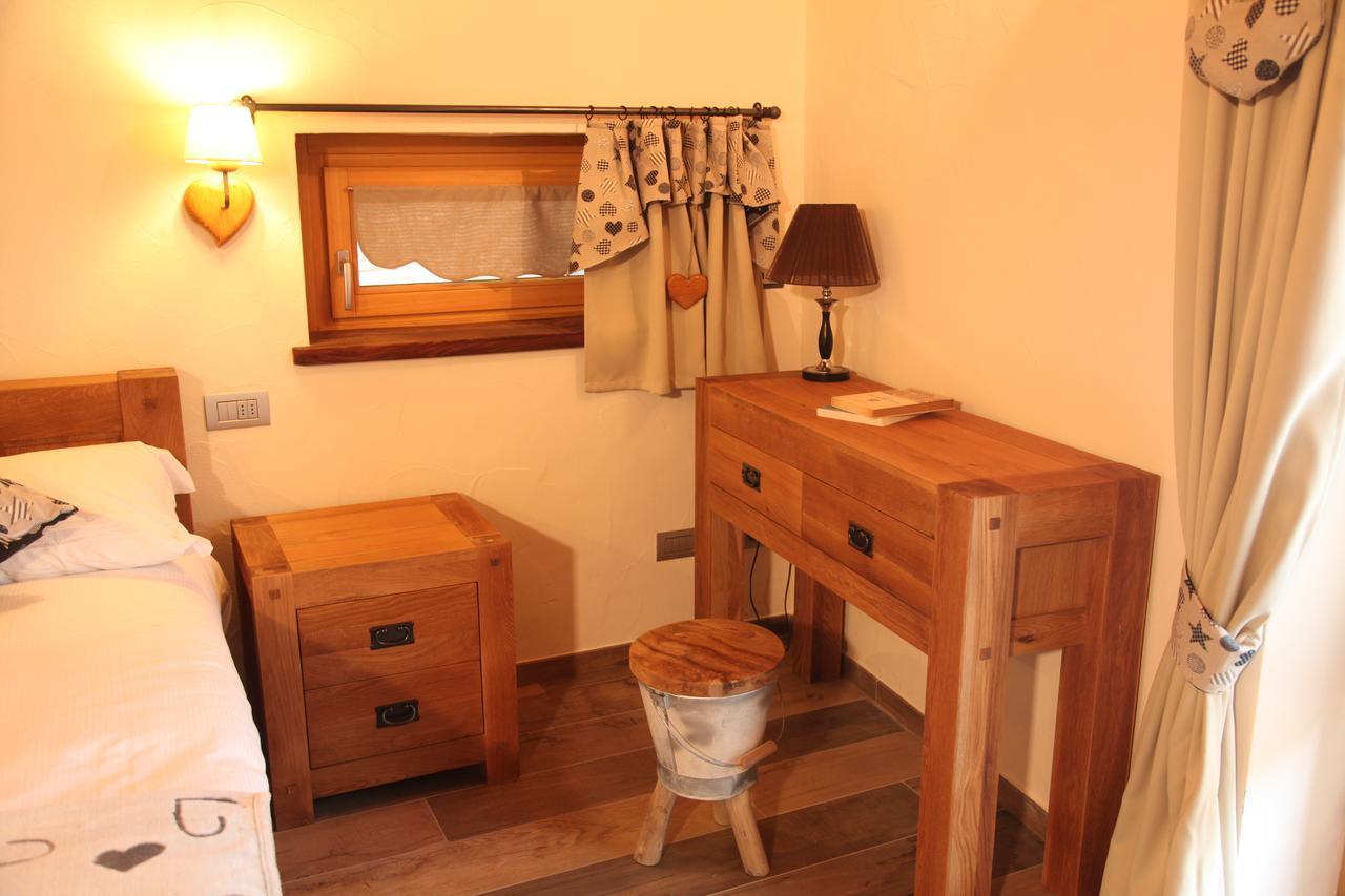 Mi Casa Tu Casa Bed & Breakfast Brusson Eksteriør bilde